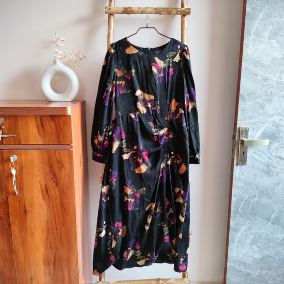 Elegant Floral Marrant Dress - Picture 2 of 16